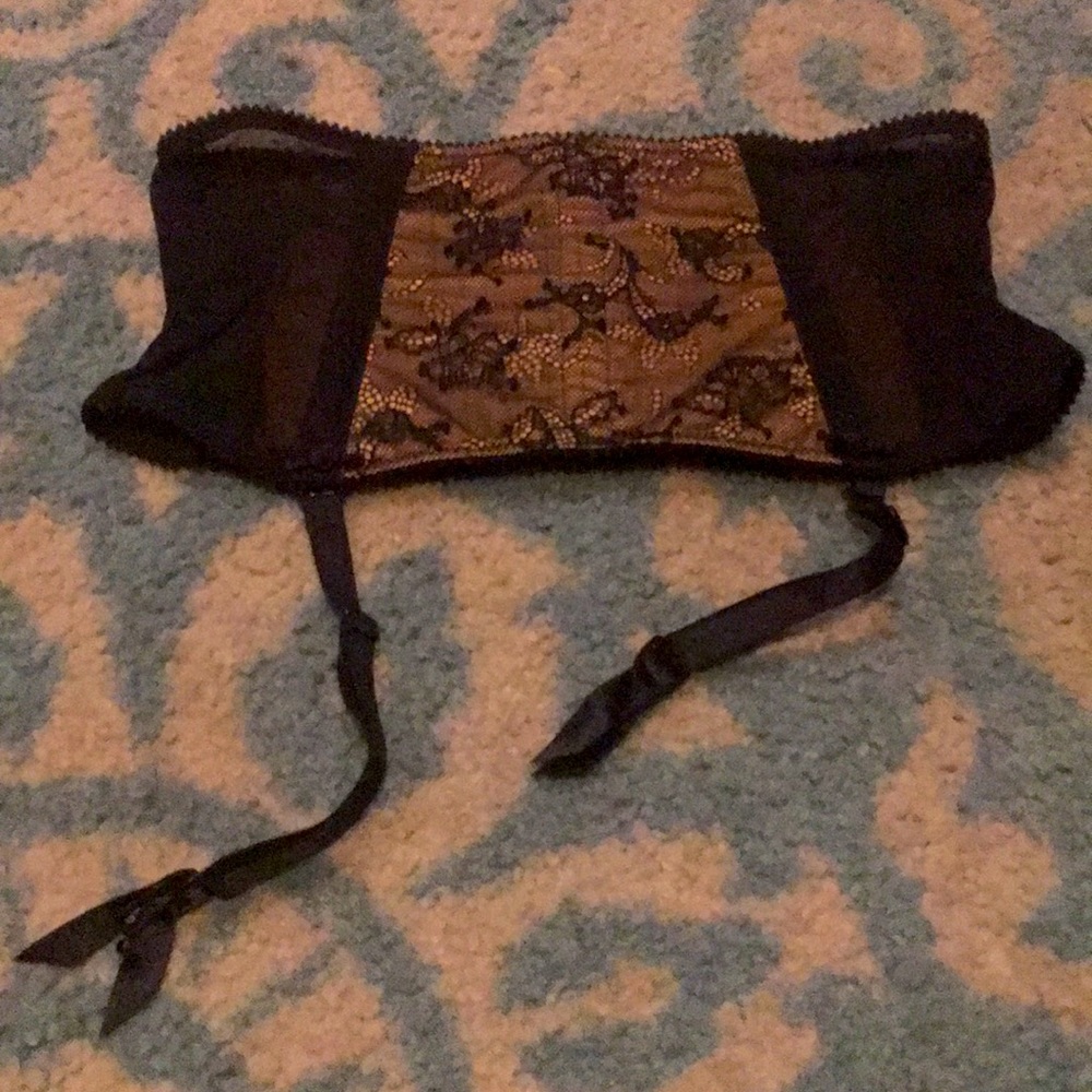 VICTORIA’S SECRET Gold and Black Lace Waspie ✨XS/S